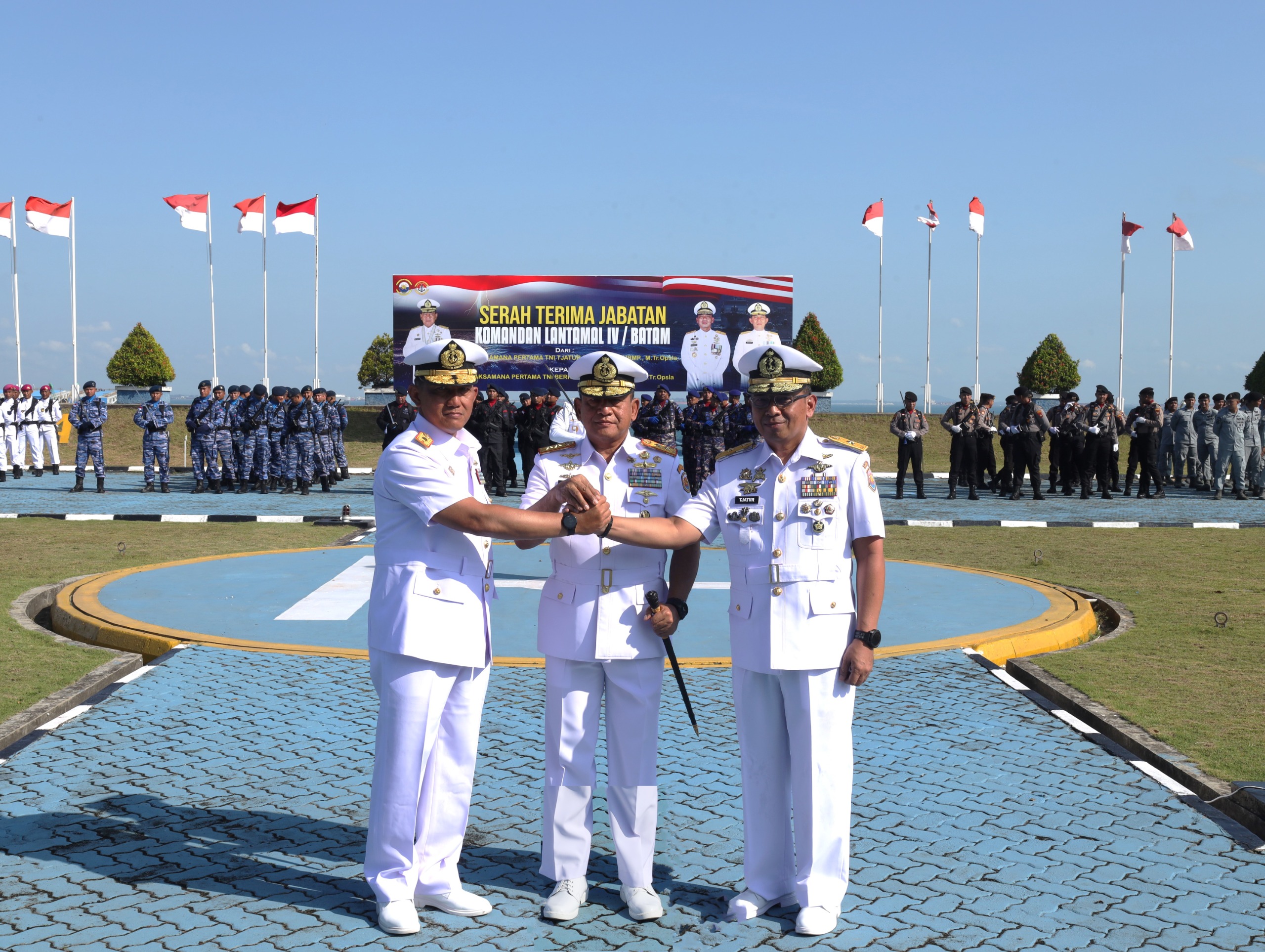 Laksma TNI Berkat Widjanarko Resmi Jabat Komandan Lantamal IV