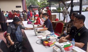 Polres Metro Jakarta Pusat Gelar Bakti Kesehatan Lapangan Untuk Korban Kebakaran Kebon Kosong