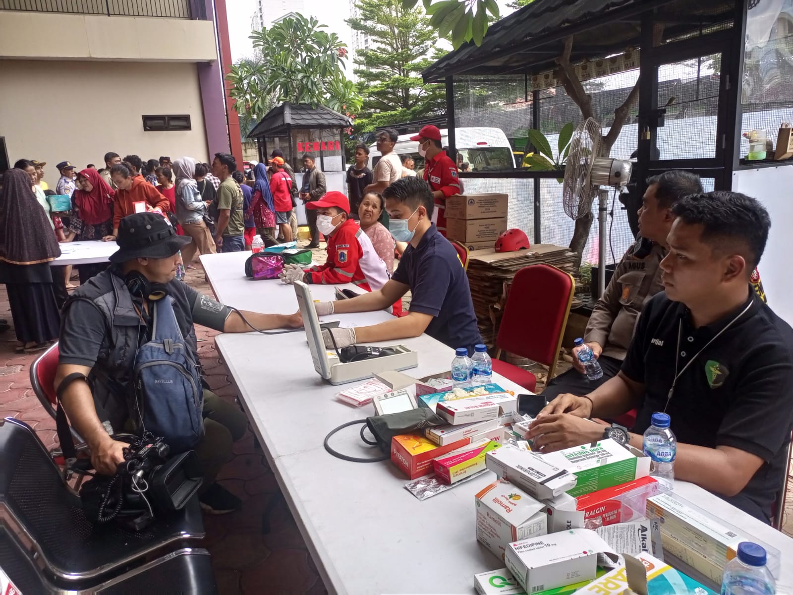 Polres Metro Jakarta Pusat Gelar Bakti Kesehatan Lapangan Untuk Korban Kebakaran Kebon Kosong