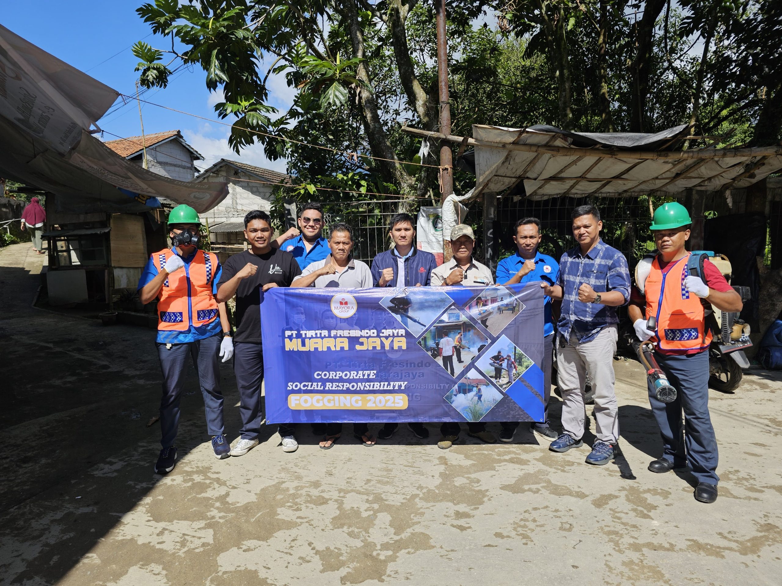 Antisipasi DBD, TFJ Muarajaya Kembali Fogging Lingkungan Warga Antisipasi DBD, TFJ Muarajaya Kembali Fogging Lingkungan Warga