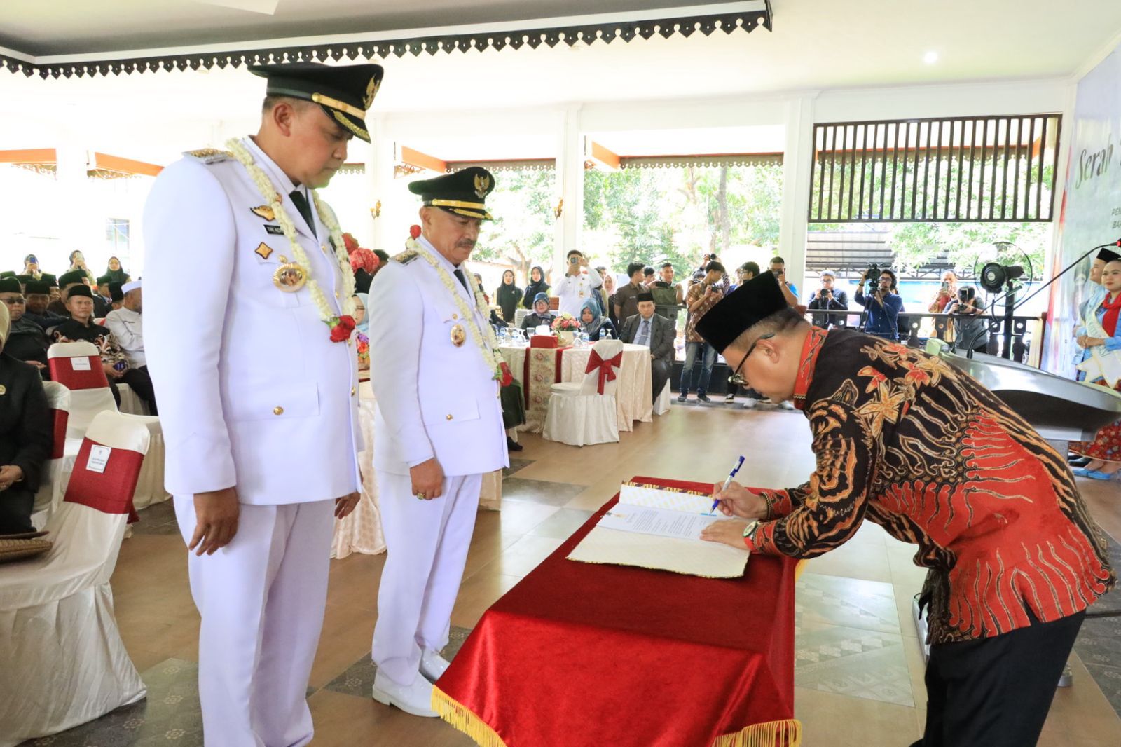 Aparatur dan Para Tokoh Sambut Hangat Walikota Tri Adhianto dan Wawali Haris Bobihoe