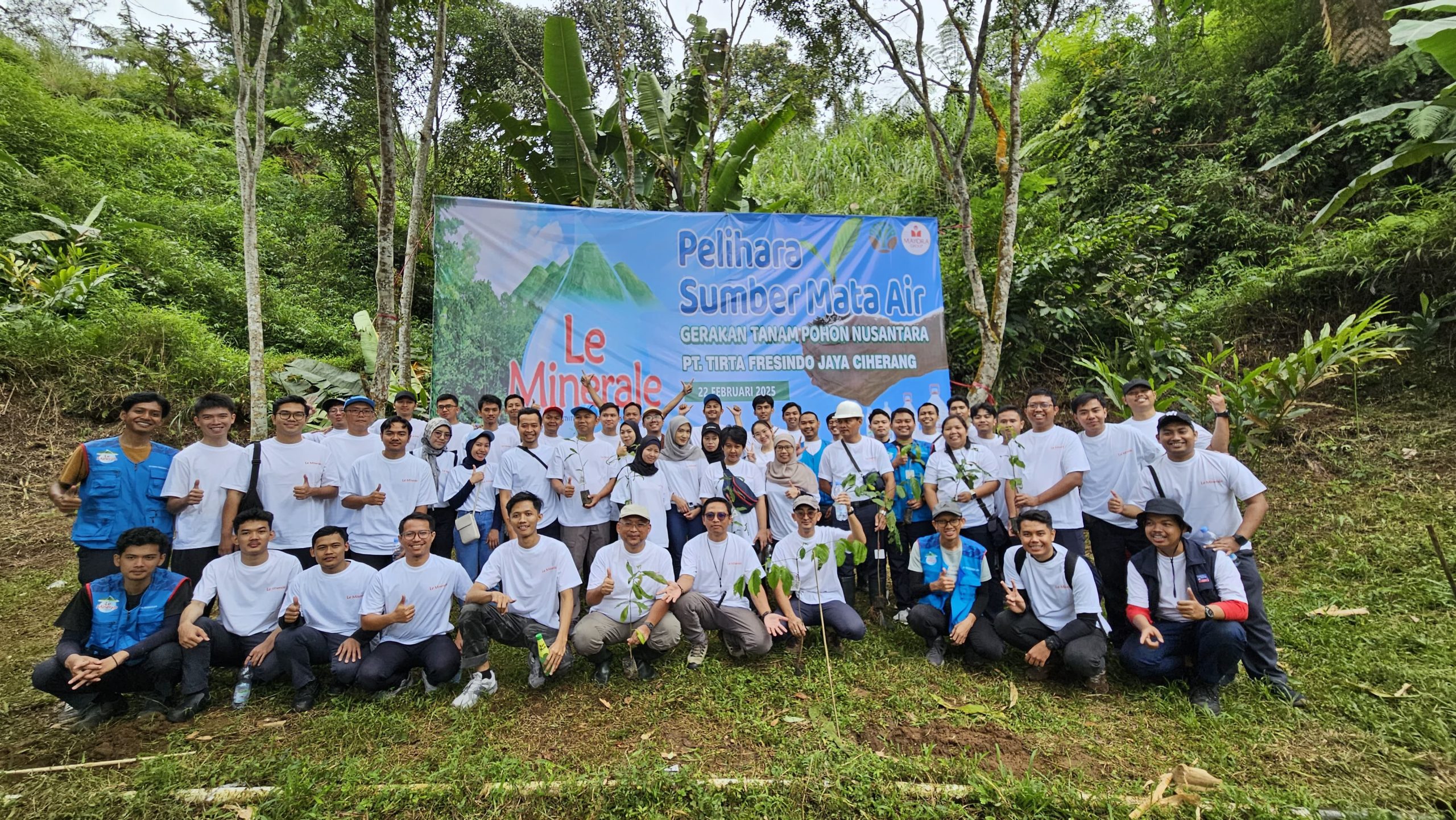 Pelihara Sumber Mata Air, TFJ Ciherang Tebar 2000 Bibit Pohon di Kawasan Konservasi