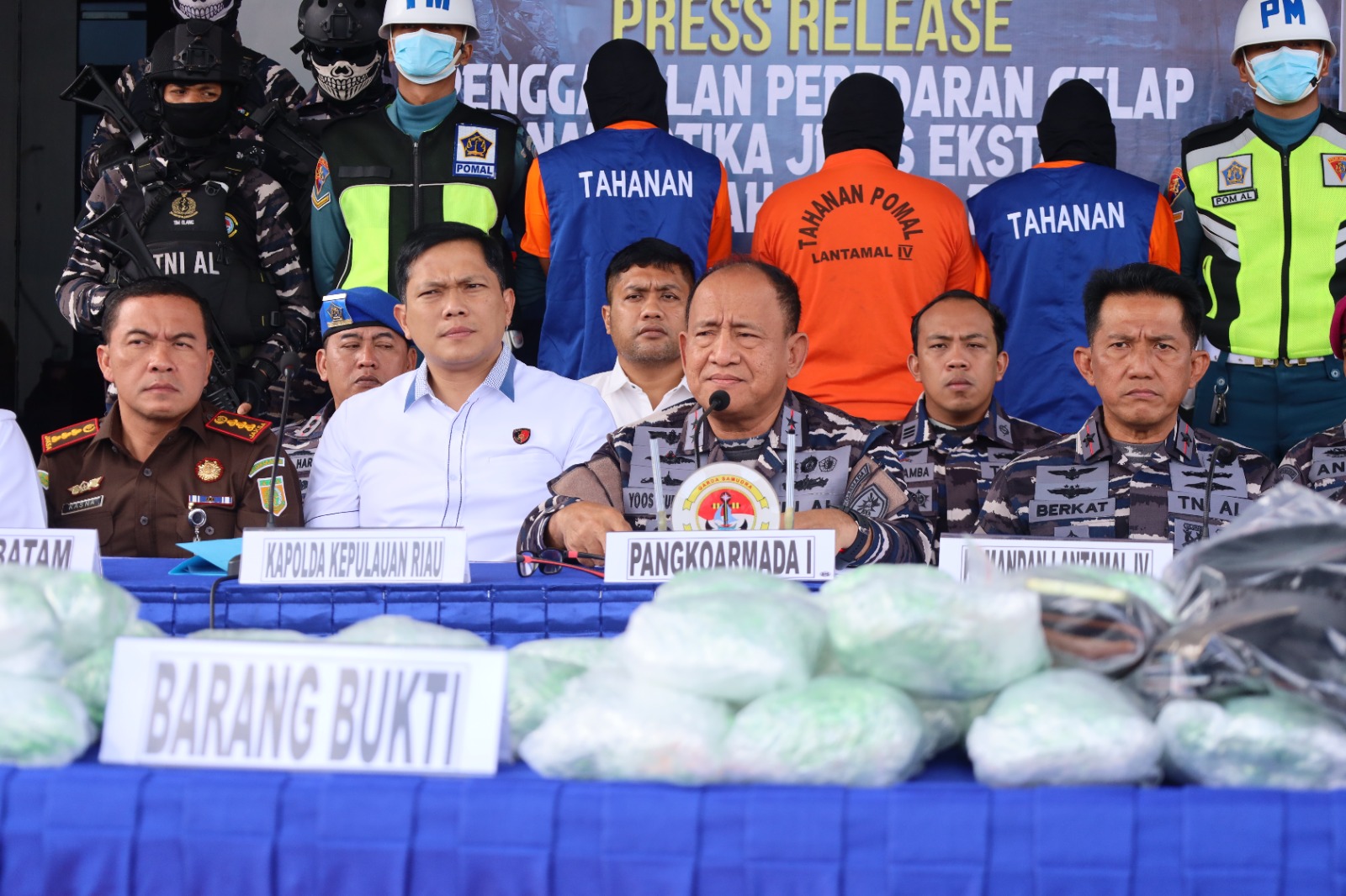 TNI AL Gagalkan Penyeludupan Peredaran 60.000 Butir Pil Ekstasi Senilai 21 Miliar Rupiah di Wilayah Kepulauan Riau