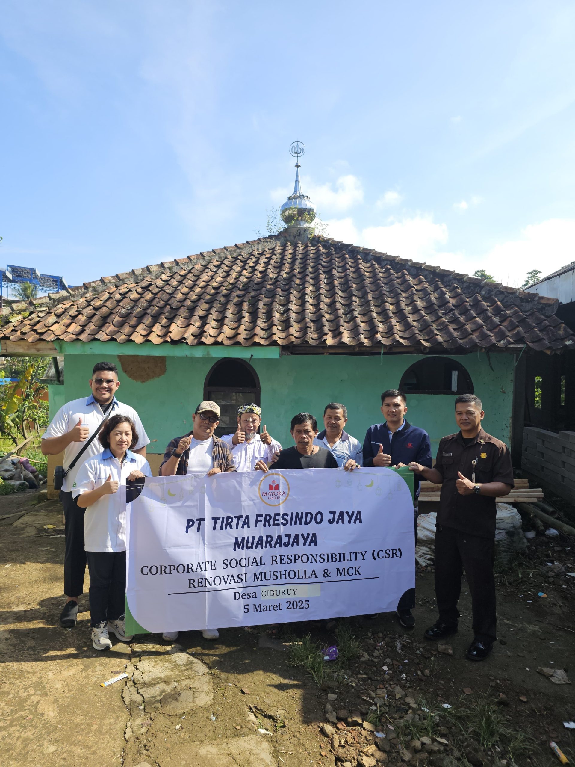 CSR di Bulan Berkah, TFJ Muarajaya Renovasi Mushola dan MCK Warga