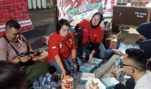 ‎Kadiskominfostandi Bersama Kesbangpol Kota Bekasi Tinjau Posko Mudik Lebaran AWIBB dan Buka Puasa Bersama