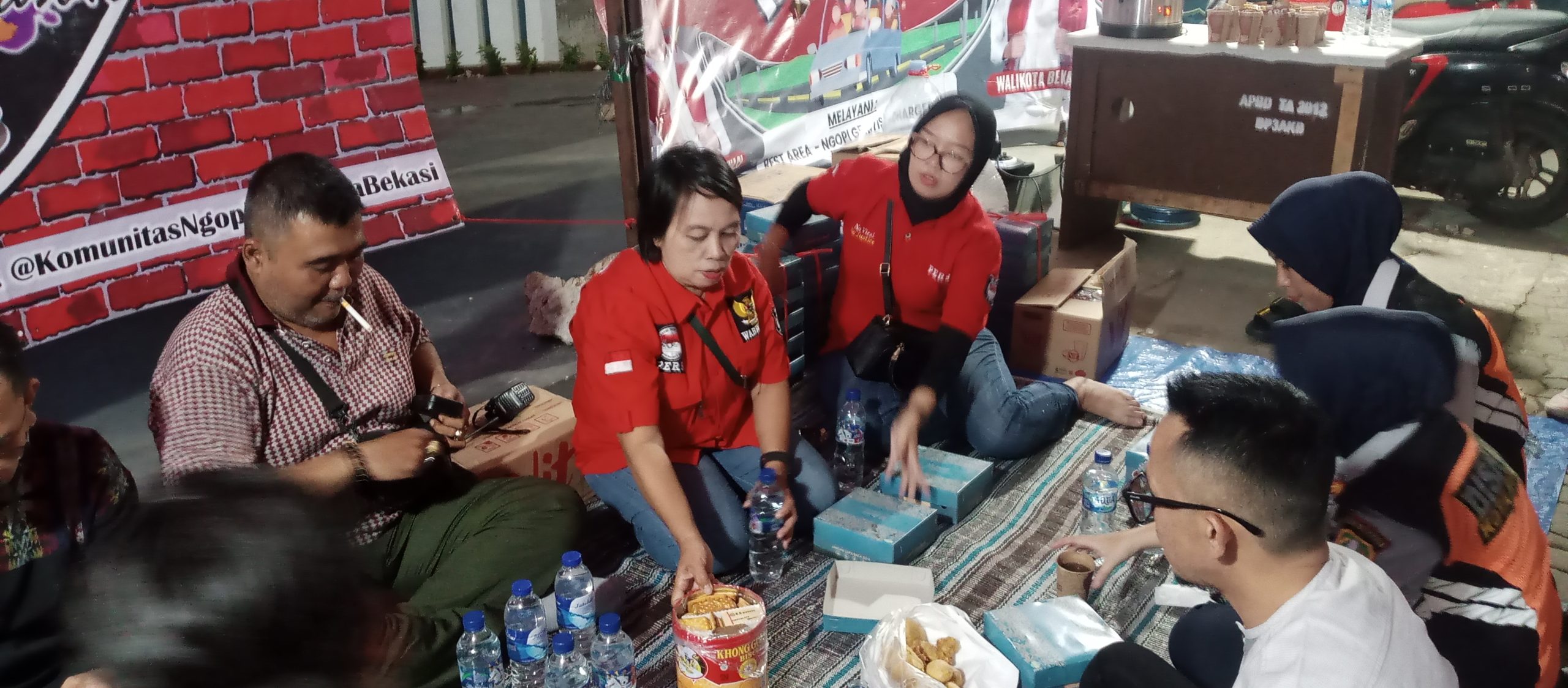 ‎Kadiskominfostandi Bersama Kesbangpol Kota Bekasi Tinjau Posko Mudik Lebaran AWIBB dan Buka Puasa Bersama