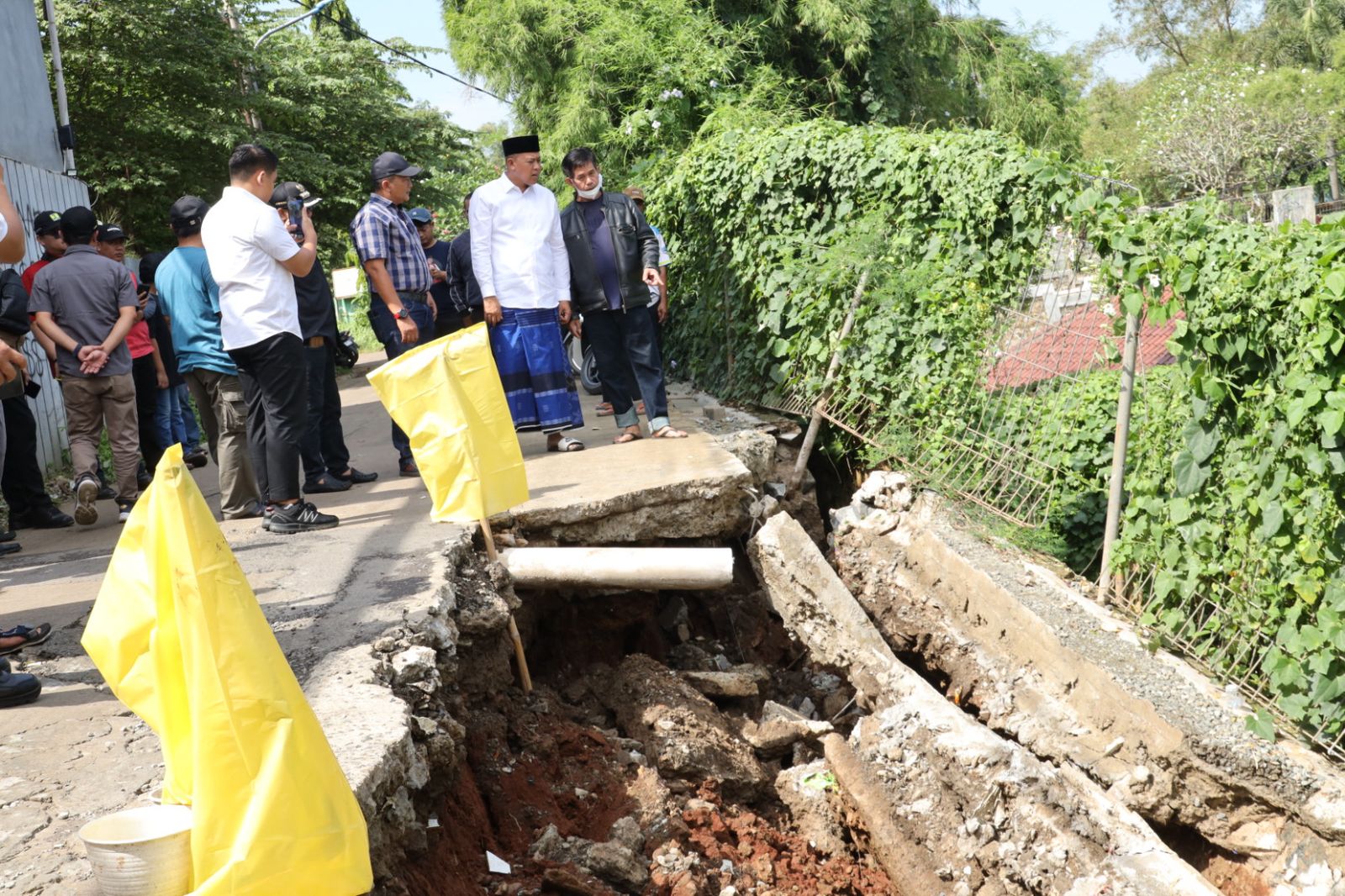 Akses Jalan Terputus Akibat Longsor, Wali Kota Bekasi Pastikan Perbaikan Segera Dilakukan