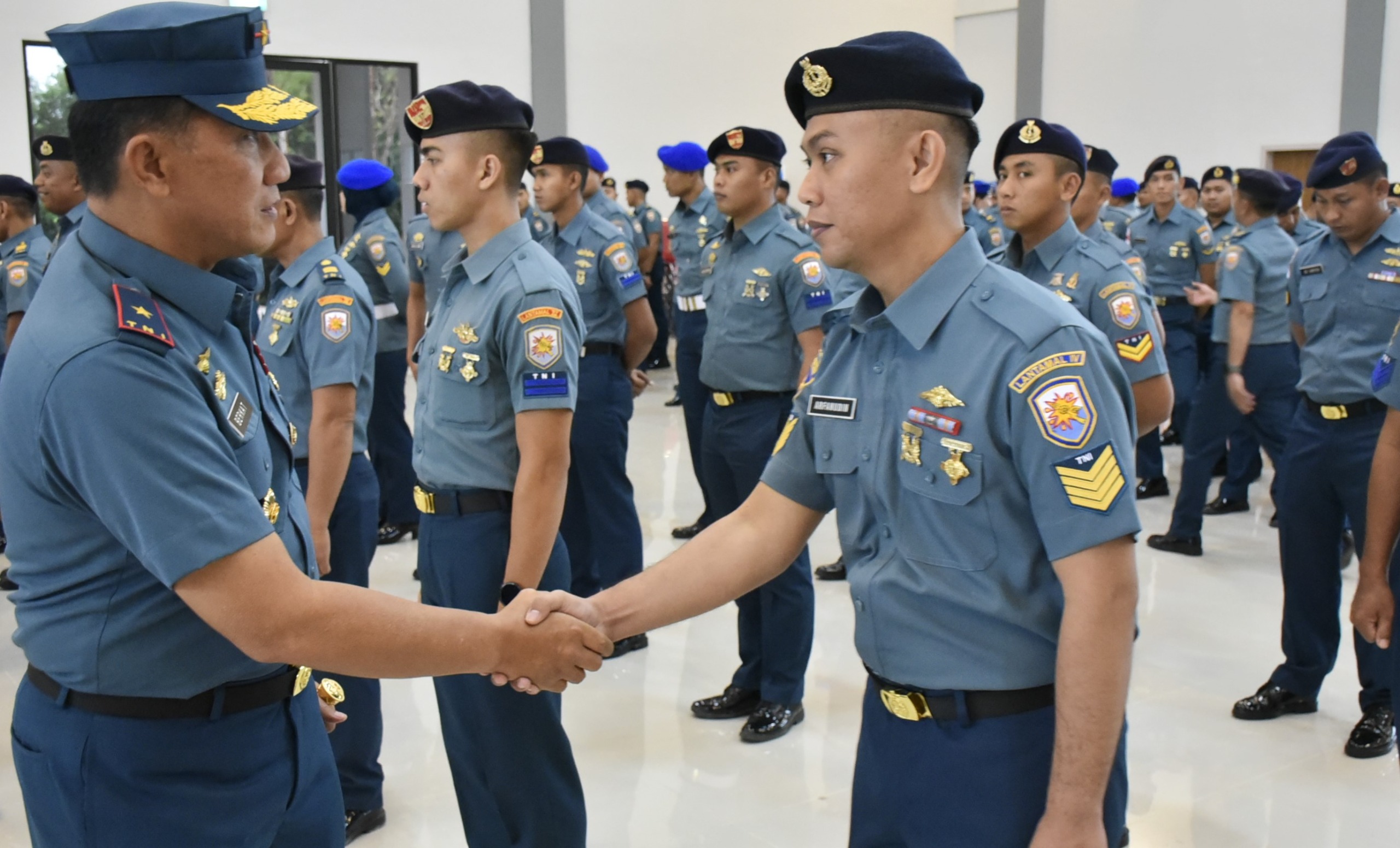 Wujud Penghargaan Atas Loyalitas dan Kerja Keras, Danlantamal IV Terima Laporan Resmi Kenaikan Pangkat 36 Prajurit