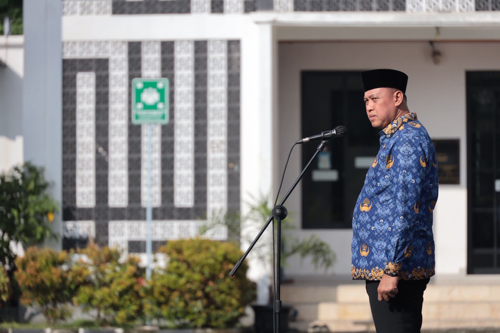 Wali Kota Bekasi Pimpin Upacara Harkitnas ke-117 dan Tinjau Pengerukan Sungai di Medan Satria