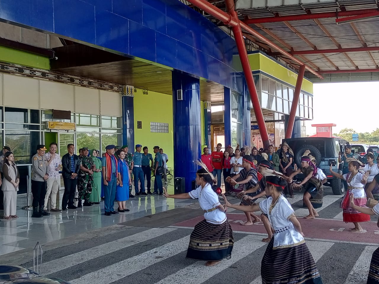 Tradisi Adat Tanimbar, Sambut Kedatangan Komandan Lanal Saumlaki dan Ketua Cabang 3 Korcab IX DJA III di Bumi Duan Lolat