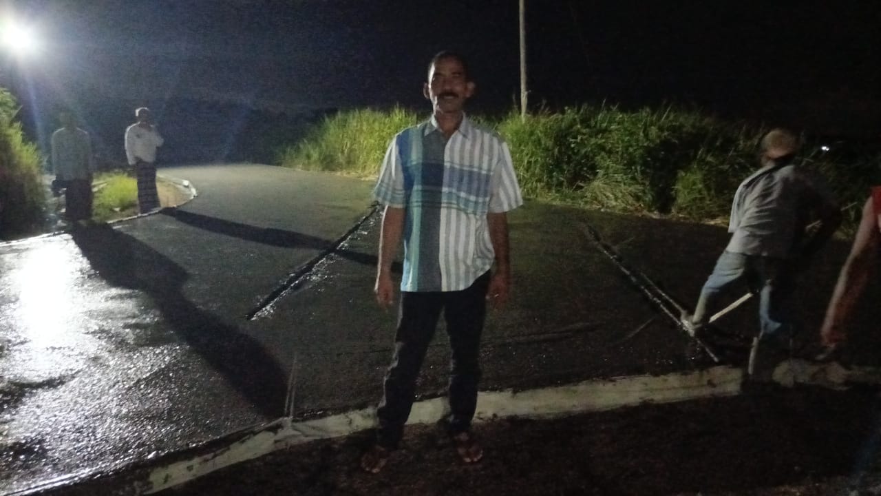 Warga Masyarakat Desa Banjarsari Antusiasi Pembangunan Rabat Beton