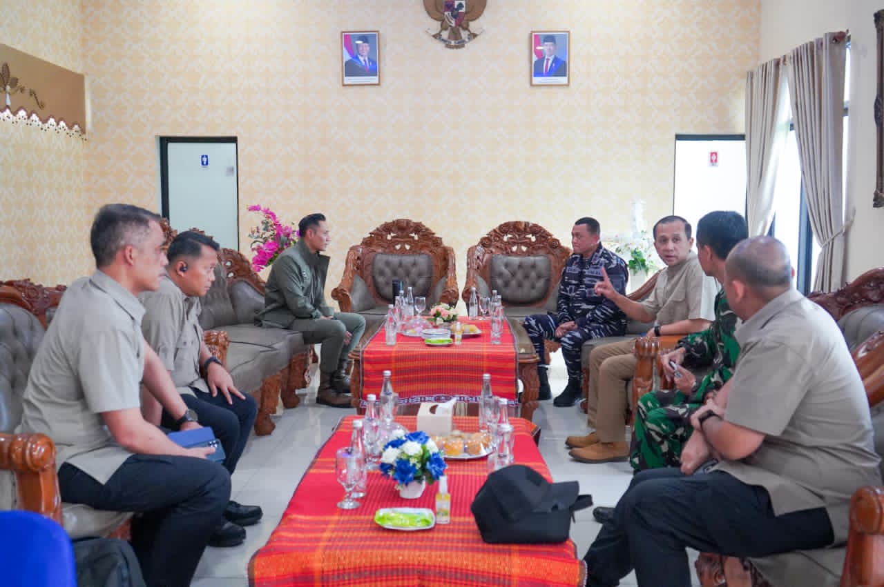 Dankodaeral I Sambut Kedatangan Menko dan Pangkogawilhan I Dalam Rangka Penanggulangan Bencana di Sumatera Utara