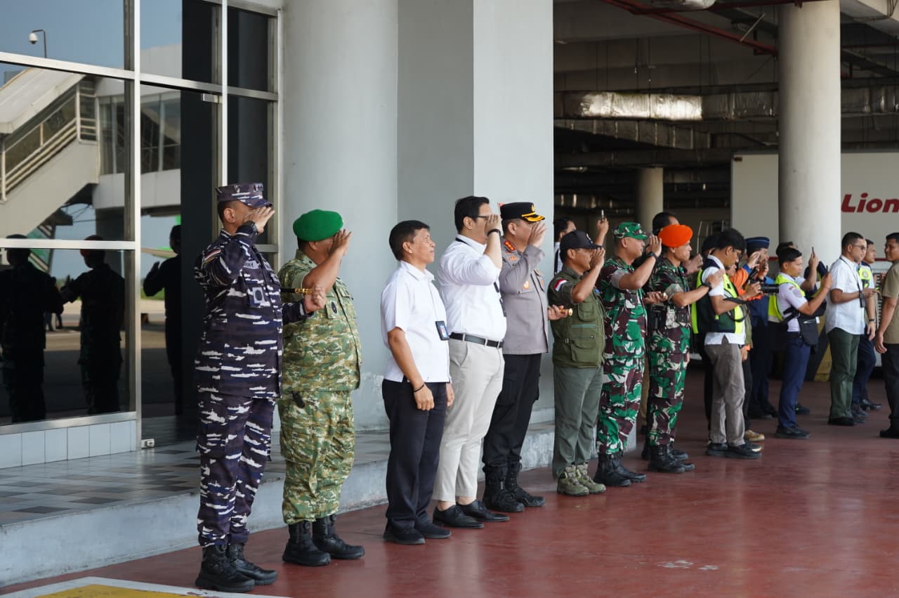 Dankodaeral I Sambut Kedatangan Presiden RI Prabowo Subianto di Bandara Kualanamu