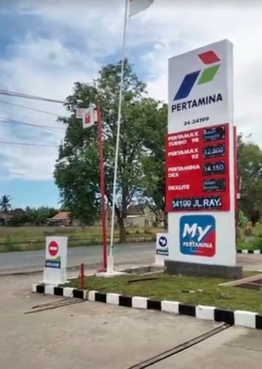PENGAWAS SPBU 24.341.99 BANJAR REJO KEC. BATANGHARI KAB. LAMPUNG TIMUR BEKERJASAMA DENGAN PELANGSIR ( MAFIA MINYAK ) BBM BERSUBSIDI DIDUGA KEBAL HUKUM WARGA MINTA KAPOLDA LAMPUNG BERTINDAK TEGAS !!!