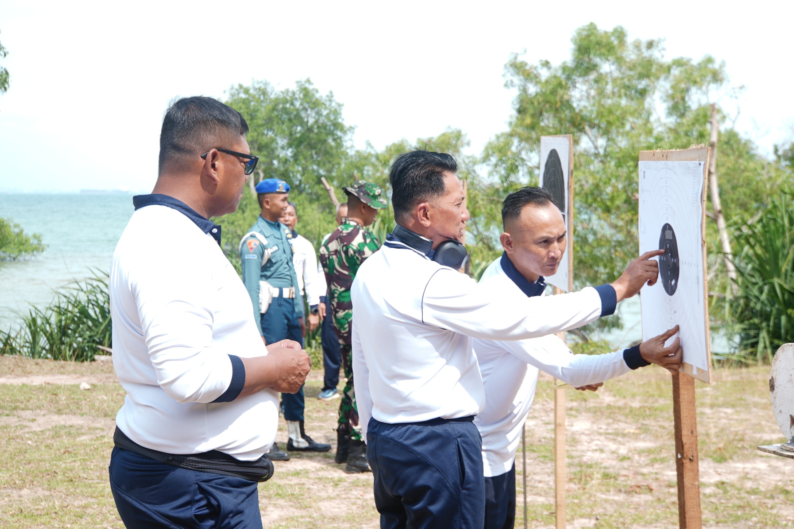 Sebagai Pembinaan Kemampuan, TNI AL Kodaeral IV Gelar Latihan Menembak