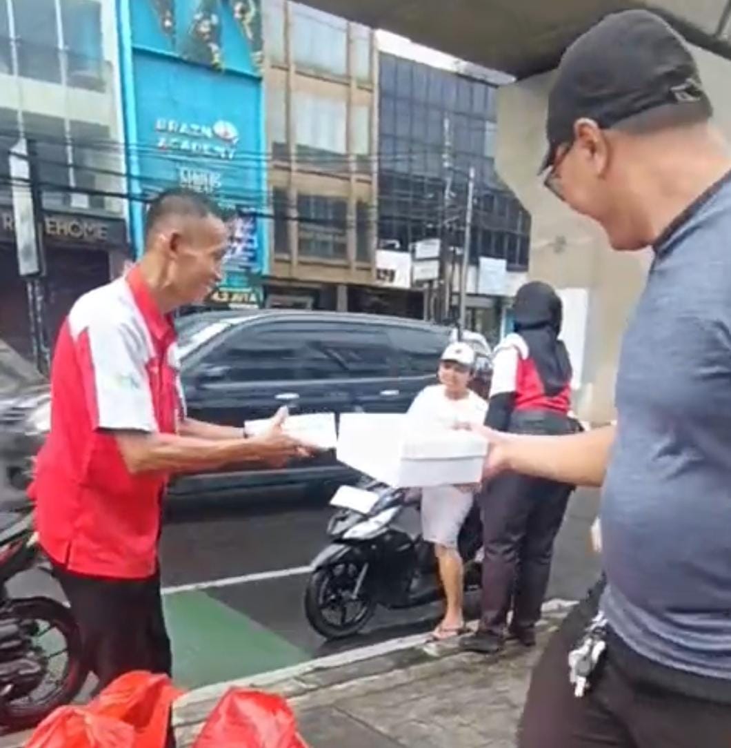 Manisnya Berbagi: Saat Insan BRILian Fatmawati Turun ke Jalan Manisnya Berbagi: Saat Insan BRILian Fatmawati Turun ke Jalan