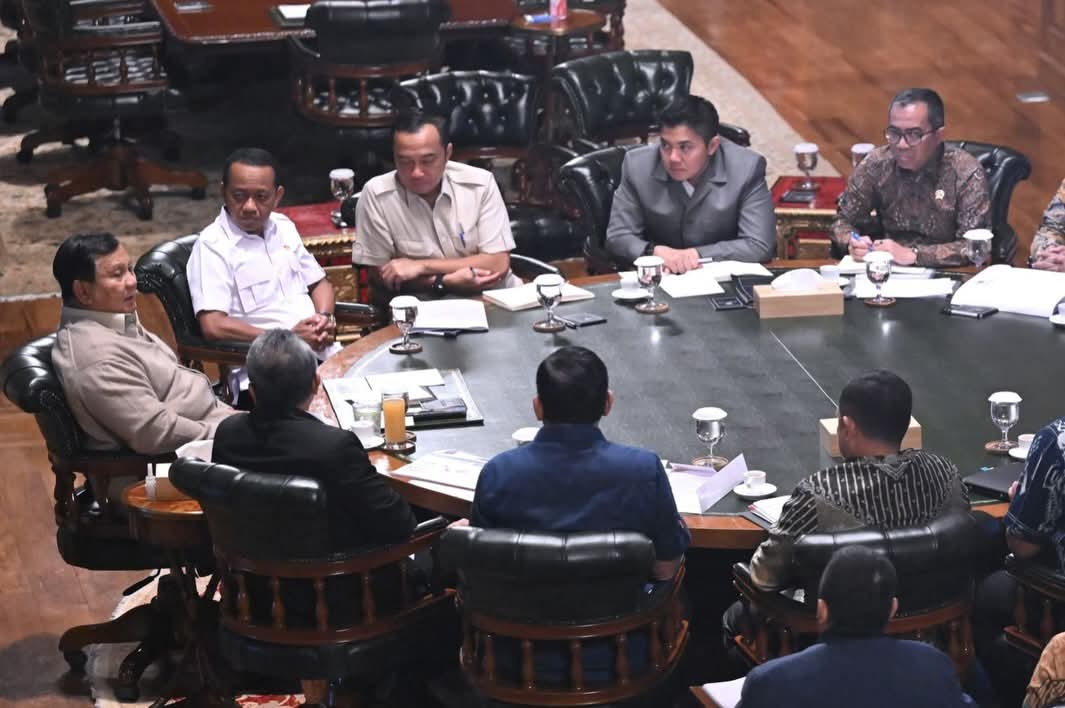 Presiden Prabowo Kumpulkan Menteri, Pastikan Program Strategis Nasional Berjalan Tepat Sasaran Presiden Prabowo Kumpulkan Menteri, Pastikan Program Strategis Nasional Berjalan Tepat Sasaran