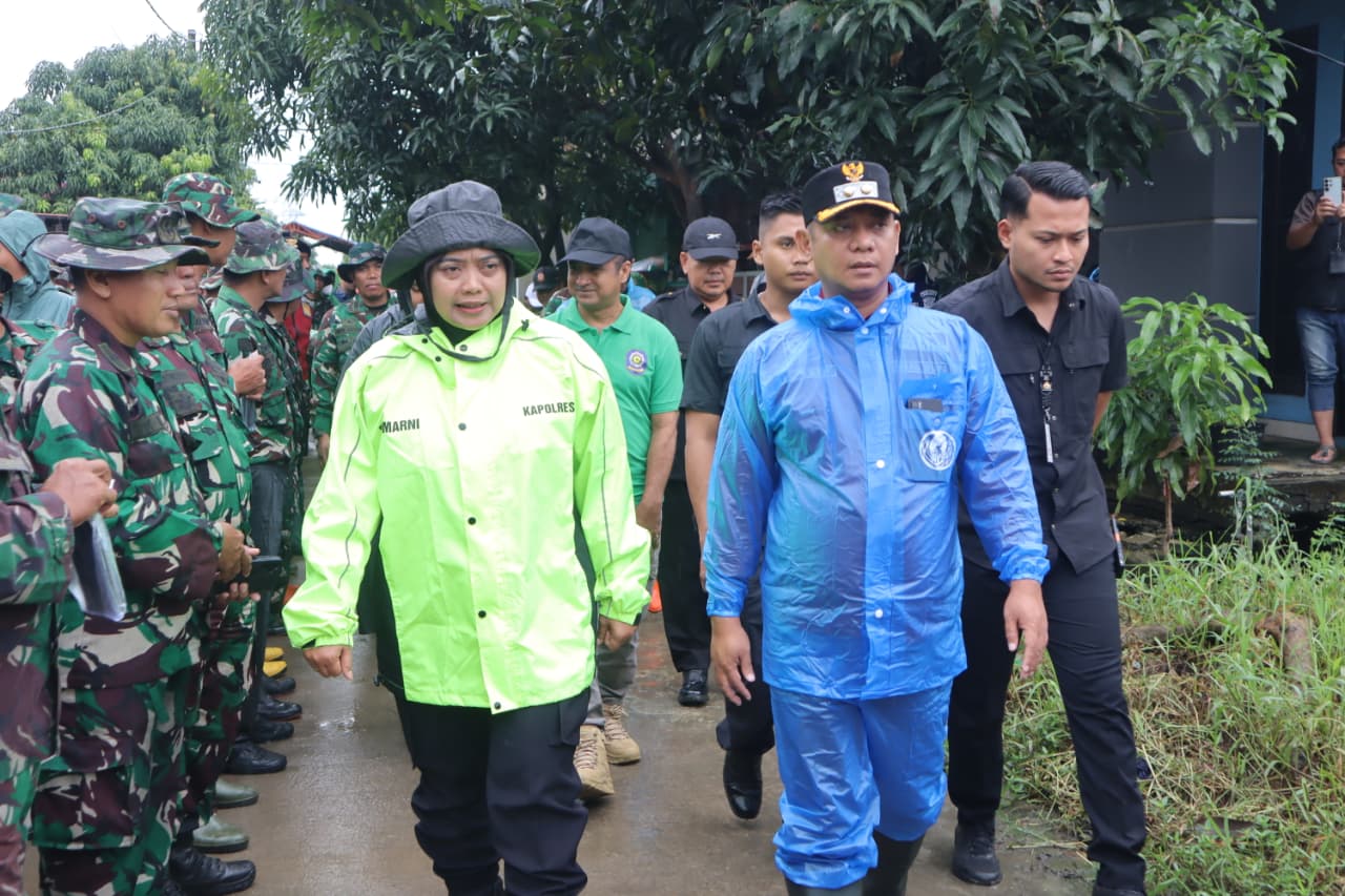 TNI-Polri Bersama Warga, Kerja Bakti Serentak di 17 Kecamatan Bekasi