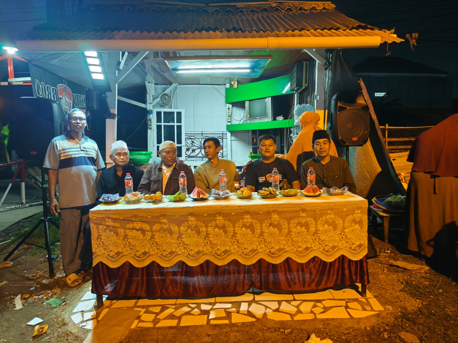 Warga Durenjaya Gelar Ramah Tamah, Bang Rifan Simbolis Serahkan Atribut Topi Sub Karang Taruna