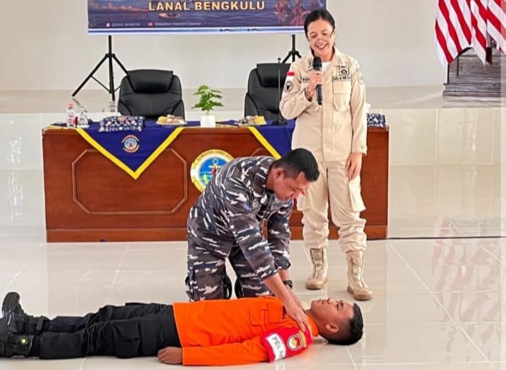 Tingkatkan Kesiapsiagaan dan Profesionalisme Prajurit Dalam Menghadapi Situasi Darurat, Prajurit Lanal Bengkulu Laksanakan Latihan SAR Aspek Laut
