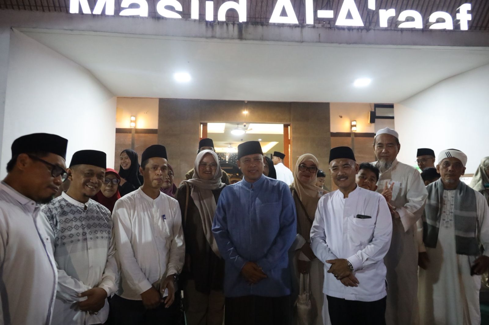 Wali Kota Bekasi Hadiri Tarawih Keliling di Masjid Al A’raaf, Sampaikan Komitmen Kebersihan, Sampah, dan Layanan Kesehatan