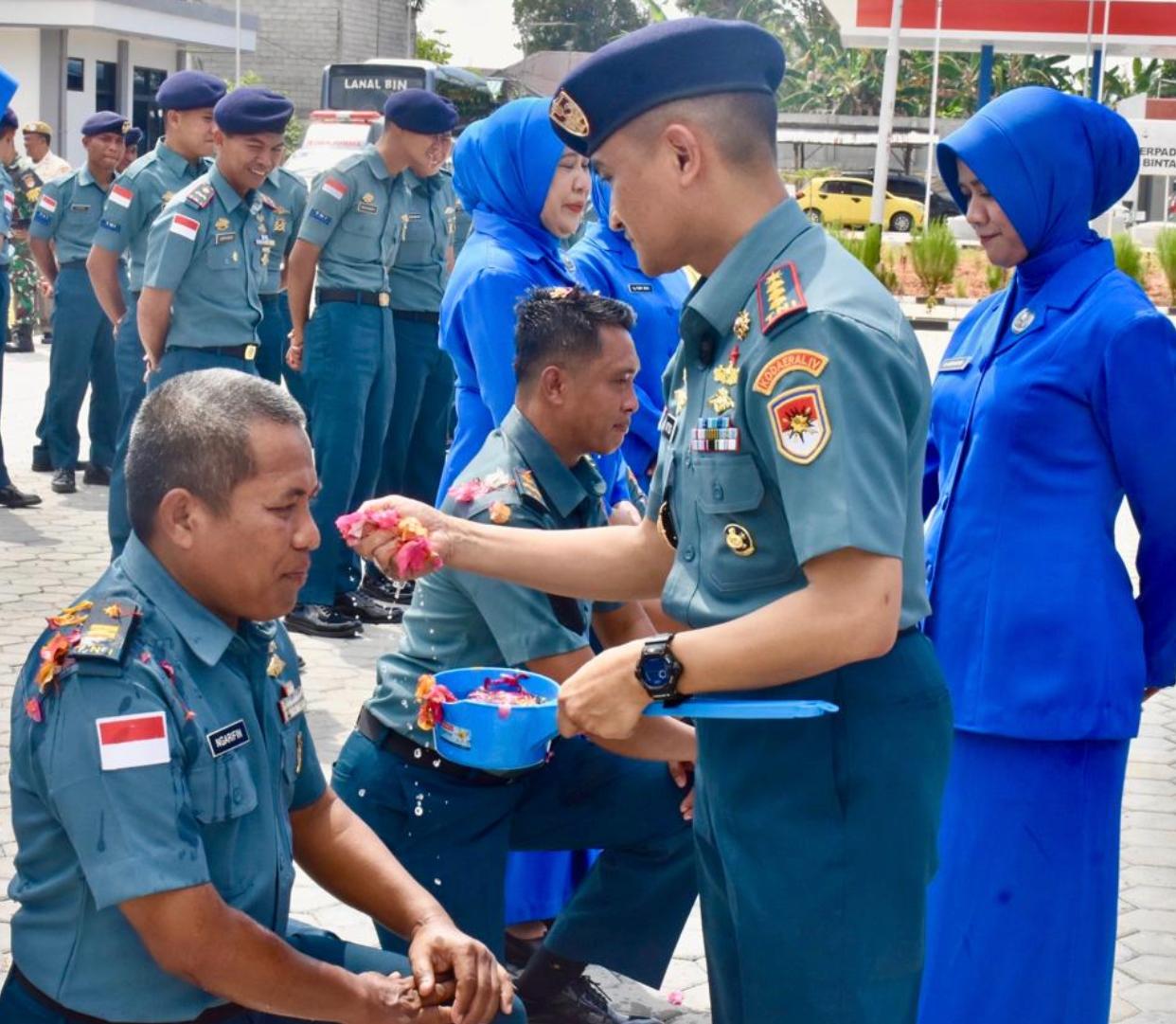 Pengabdian Yang Diapresiasi, Danlanal Bintan Pimpin Upacara Kenaikan Pangkat Prajurit