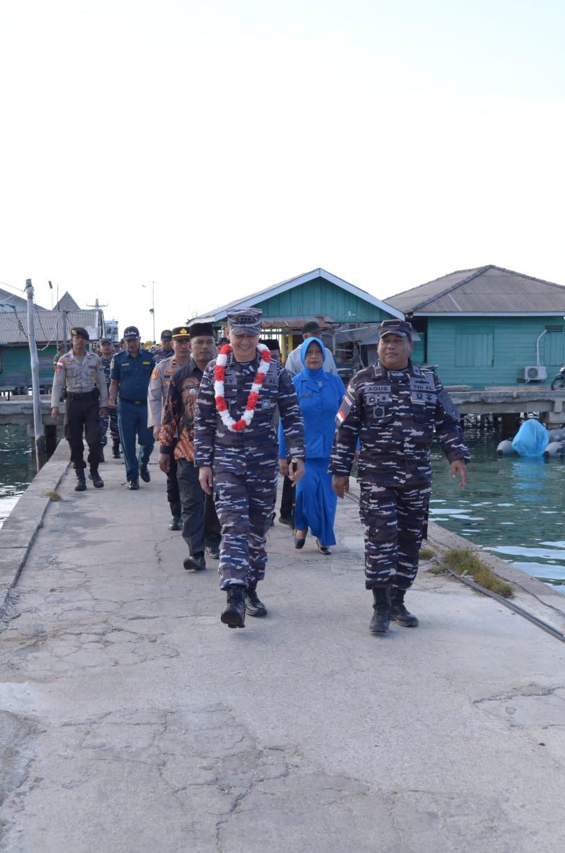 Danlanal Ranai Cek Kesiapan Prajurit Pos TNI AL Midai dan Tinjau Aset Pertahanan Strategis di Pulau Midai