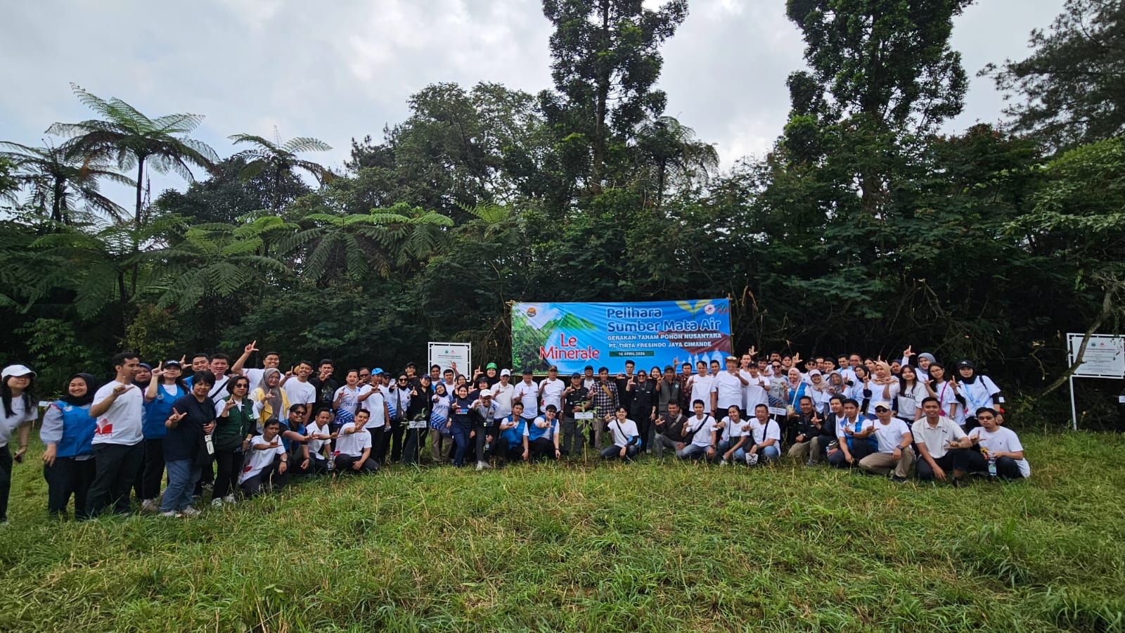 TFJ Kembali Hijaukan TNGGP Tanam Belasan Ribu Bibit Pohon